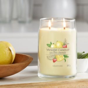 Lumanare parfumata BERRY LEMONADE, 567 GR